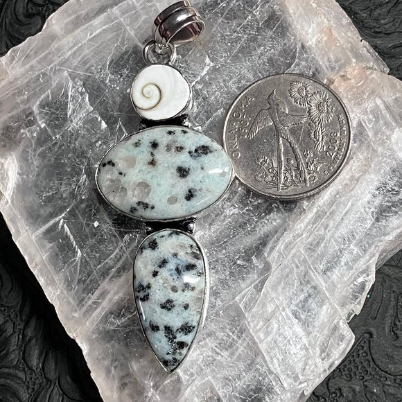 Shiva Eye Shell and Kiwi Jasper Pendant Stone Crystal Jewelry - Picture 3 of 7
